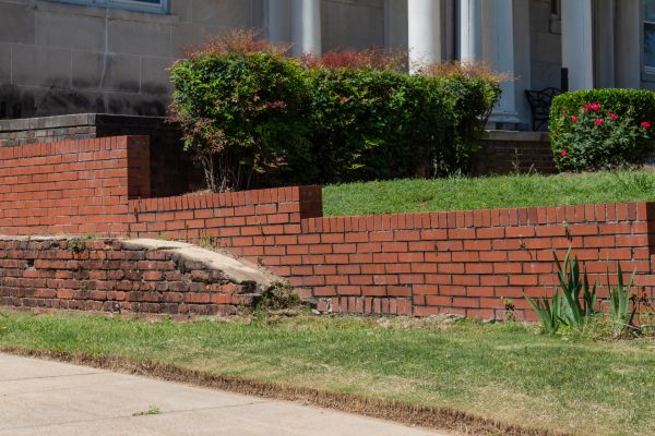 Retaining Wall Cleaning in Sylvania